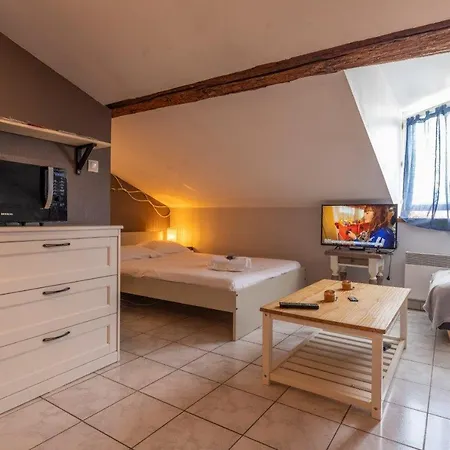 Le Perriere Yourhosthelper